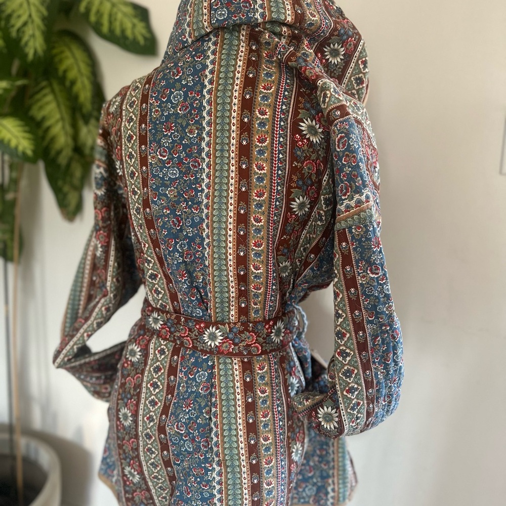 Bohemian Reversible Quilt Jacket with Hood - Picture 5 of 12